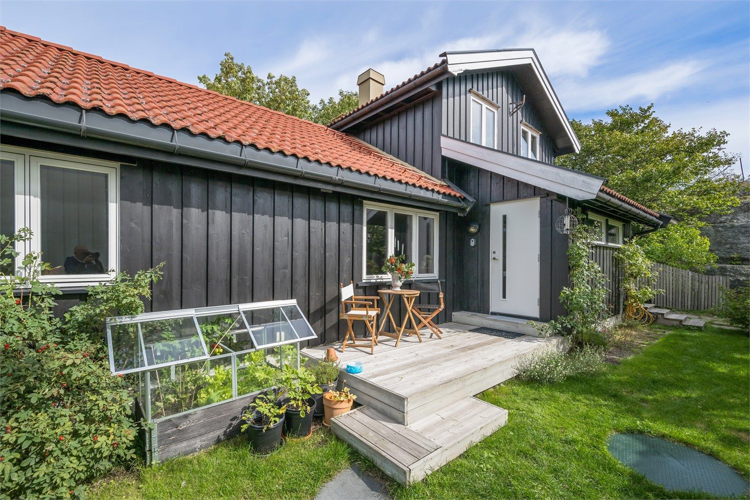 Sjarmerende, lettstelt og arealeffektiv enebolig i naturskjønne omgivelser!