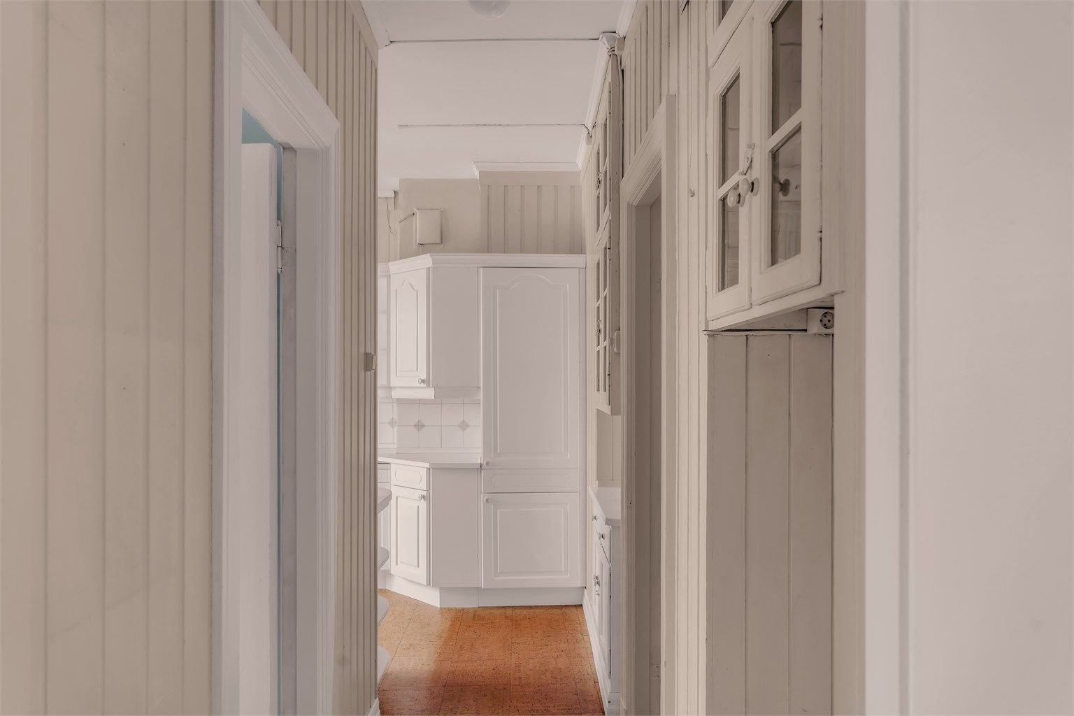 Den originale anretningen mellom kjøkken og spisestue er bevart.