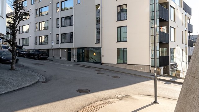 Det er inngang fra Parkgata - porttelefon