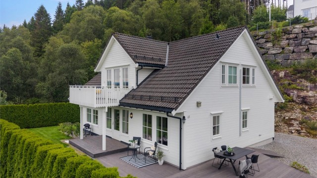 Meget flott familiebolig fra 2014 med moderne kvaliteter (foto: Tom Erik Fredriksen).