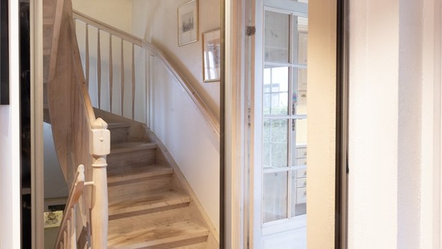 Speildørsgarderobe bidrar til at gangen holdes ryddig.
