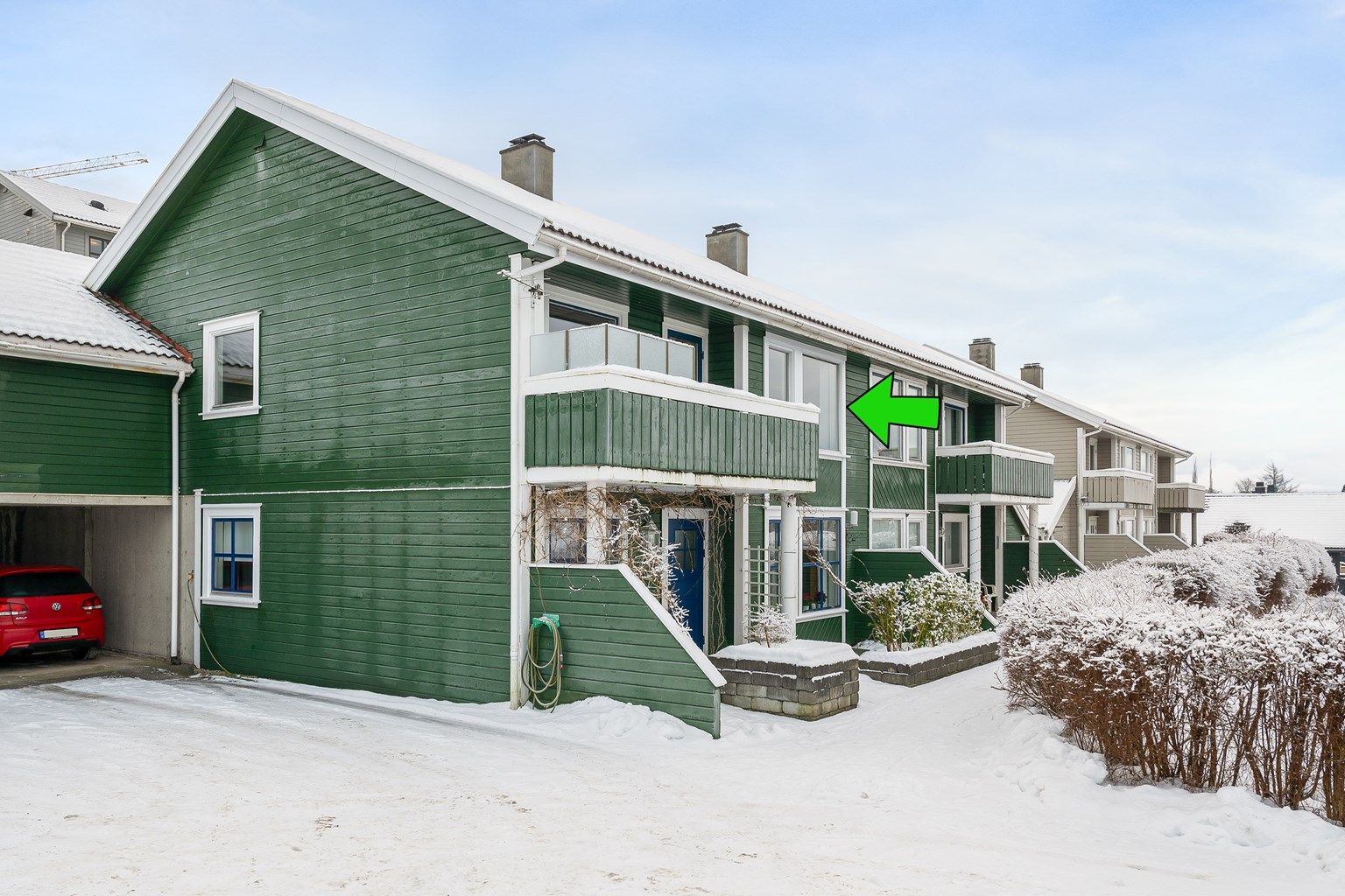 Velkommen til Sørbøgeilen 32A, en meget kjekk leilighet, med pent utsyn fra egen stue/balkong.  Krogsveen Sandnes, ved Tom Christer Hovde, ønsker dere velkommen til visning.