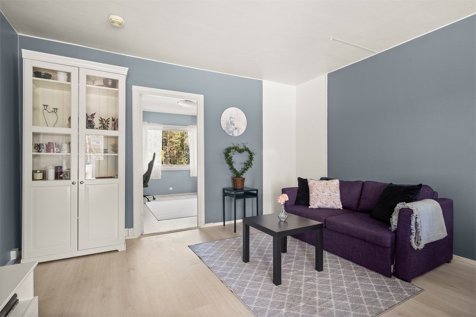 Fra stuen er det adkomst til soverom II.