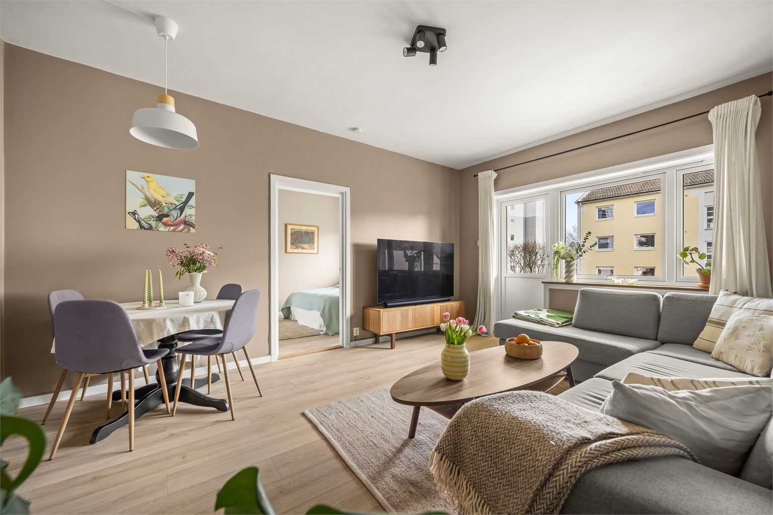 Caroline Berg-Thomassen v/ Krogsveen har gleden av å presentere Ensjøsvingen 6A! Foto: Martine Eren Studio 