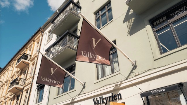 Kort vei til Valkyrien senter med et moderne utvalg av butikker, spisesteder og Vinmonopol.