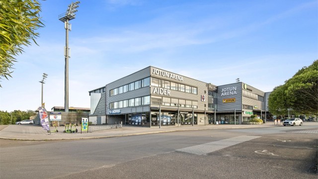 I tillegg ligger Pindsle-området i nærheten, med E2 treningssenter, Sandefjord fotballstadion, bowling og innendørs lekeland. Området har gode tilbud for både barn, unge og voksne.