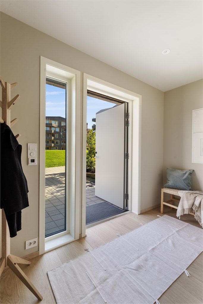 Entrè med garderobeplass.