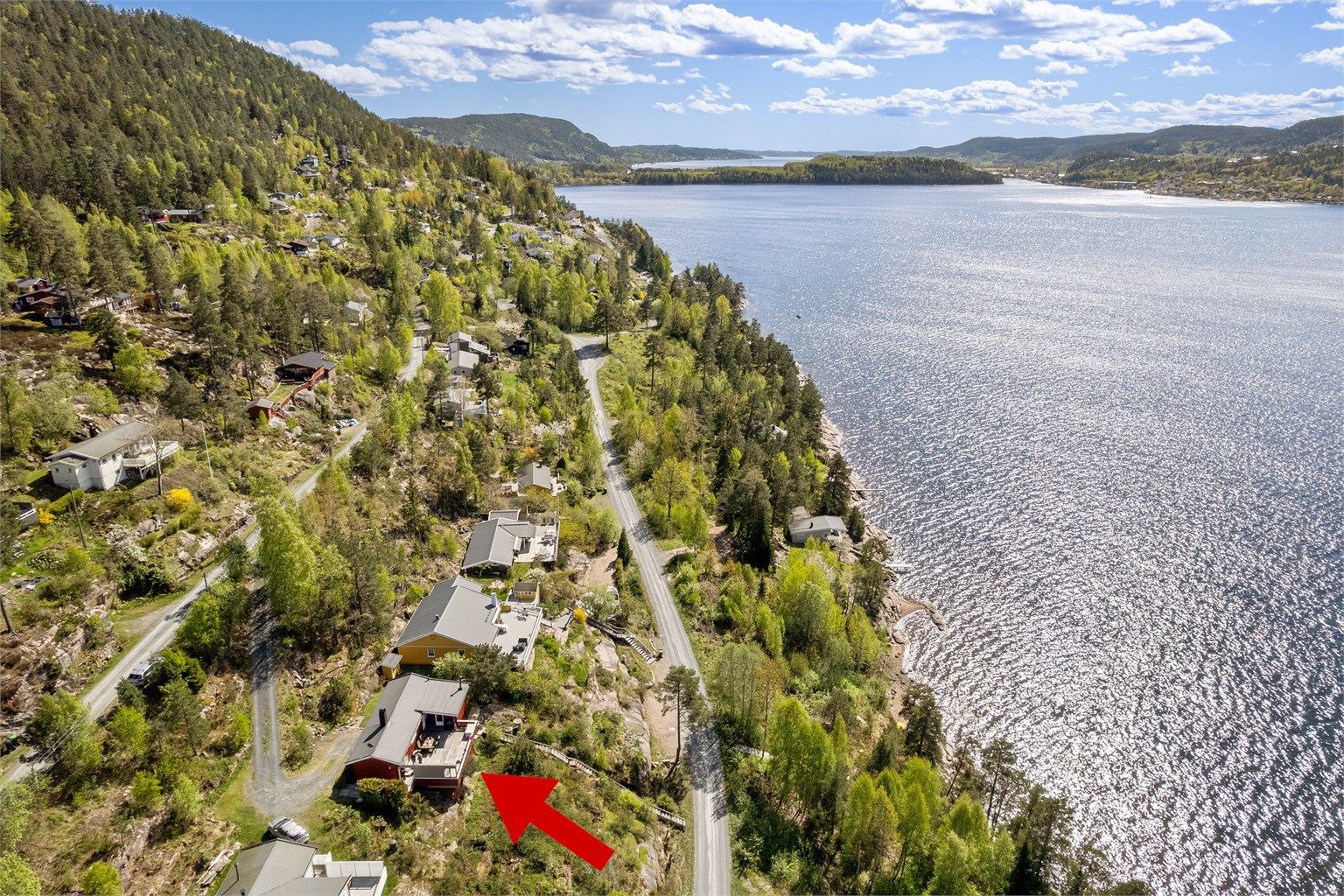 Kort vei til fjorden og bilvei ned til hytta - Trapp ned mot fjorden