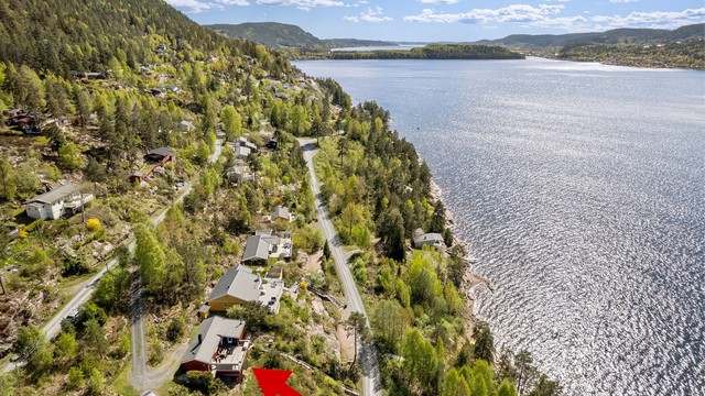 Kort vei til fjorden og bilvei ned til hytta - Trapp ned mot fjorden