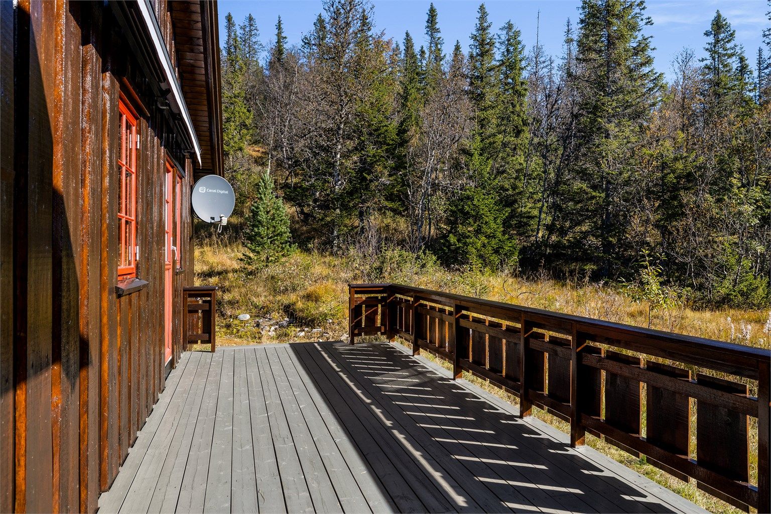 Den sørøstvendte terrassen er et fint sted for morgenkaffen.