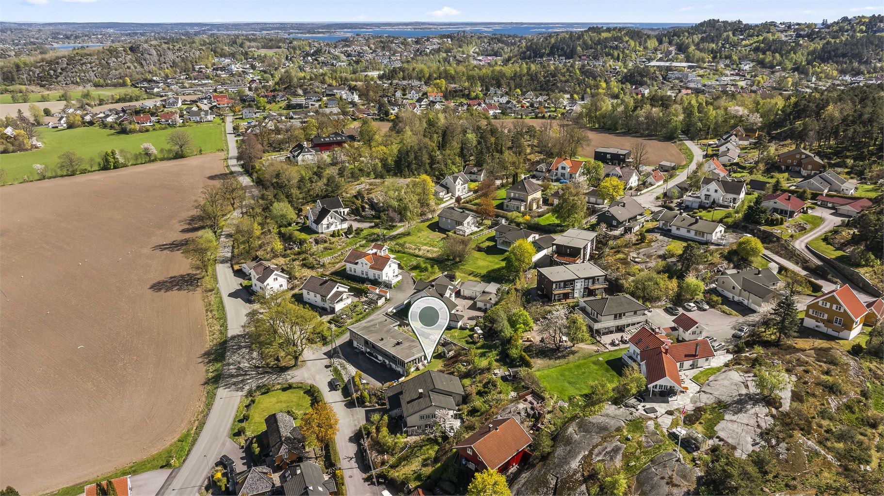 Nærområdet byr på gode rekreasjonsmuligheter, med blant annet Preståsen i gangavstand.