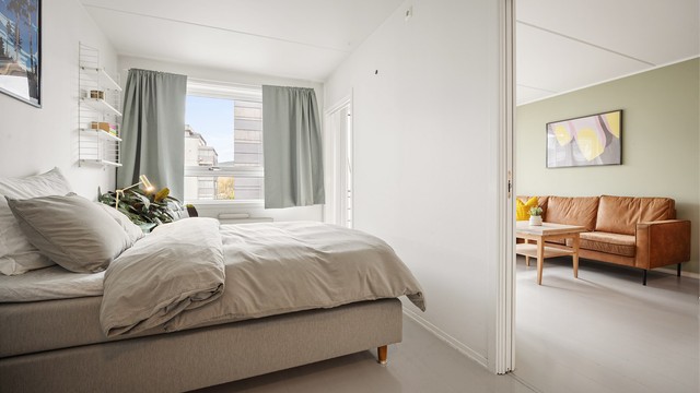 To skyvedører inn til soverommet.