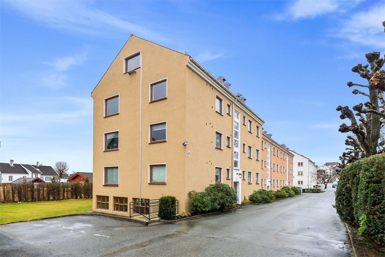 Boligen ligger i et veletablert og sentralt boligområde i nærheten av Stavanger sentrum.