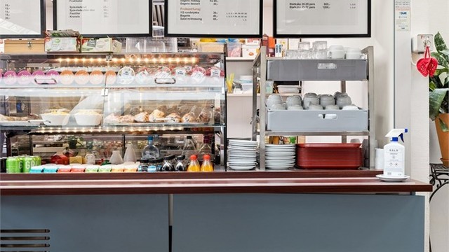 Egen kafeteria hvor beboerne kan kjøpe rimelig mat