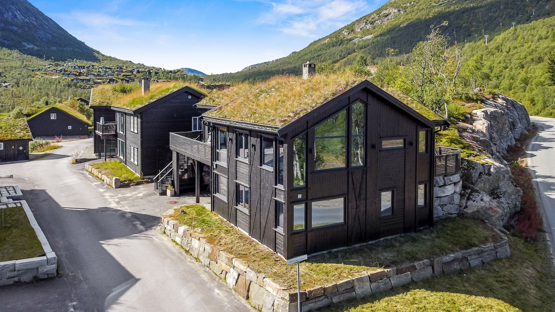 Velkommen til Gåttstøylvegen 2 - En pen og innholdsrik hytte med fantastisk beliggenhet på Hovden!