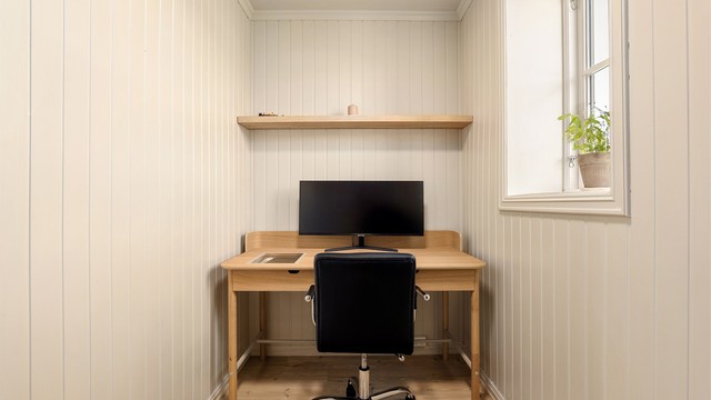 Soverom 2 er kompakt og benyttes i dag som kontor.