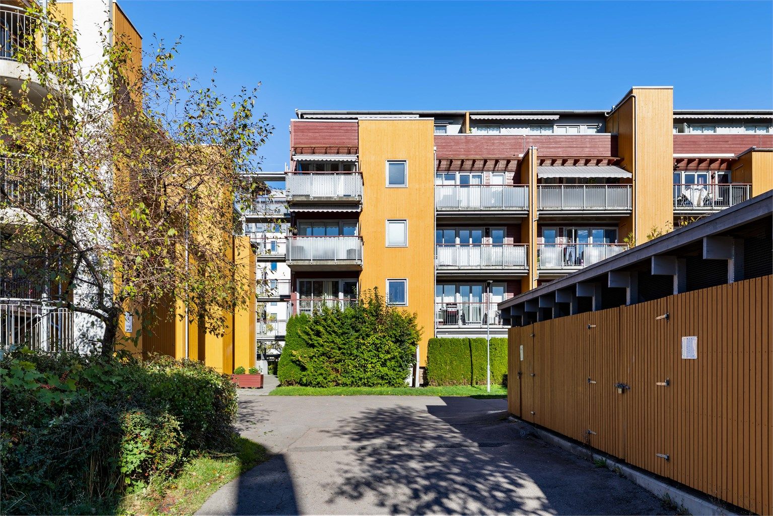 Leiligheten ligger luftig til i byggets 3. etasje. 