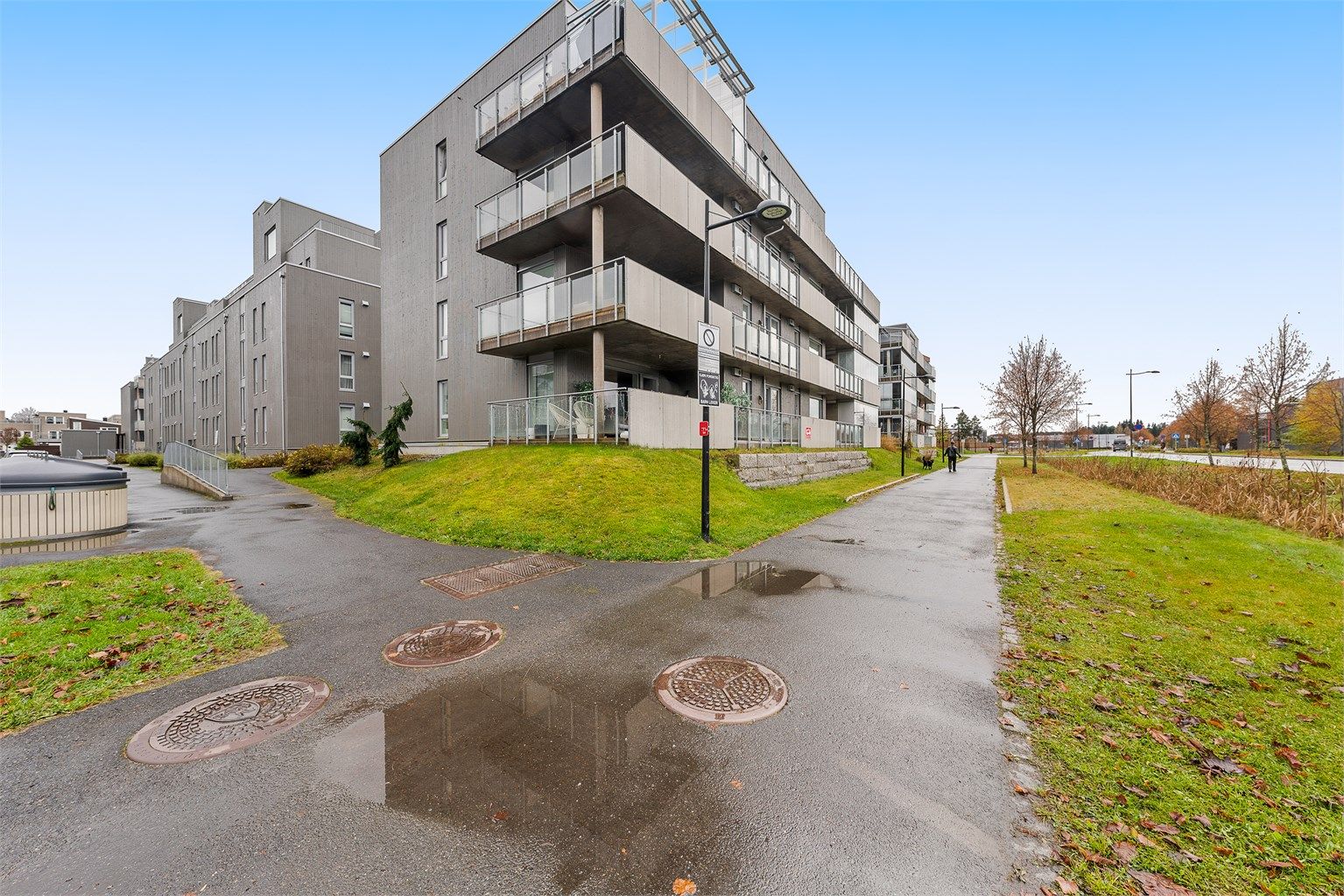 Hjørneleilighet i en høy 1.etajse