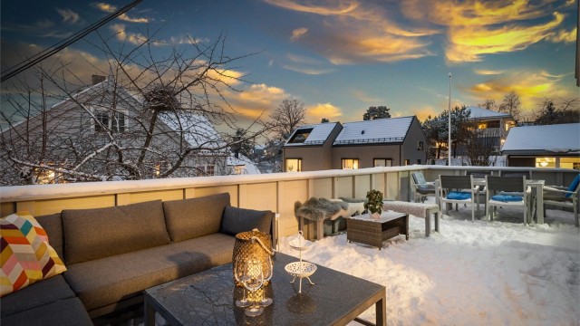 Vestvendt og solrik terrasse i 2. etasje på 25 kvm