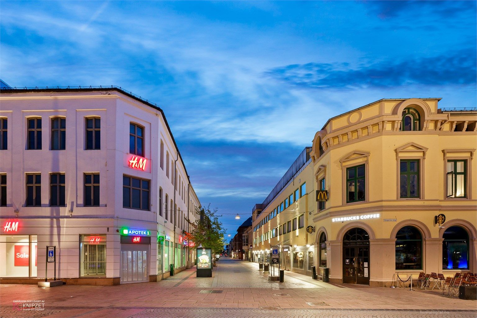 Nærhet til Magasinet kjøpesenter på Bragernes, i tillegg til CC Drammen og Torget Vest kjøpesenter.