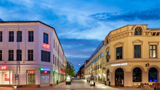 Nærhet til Magasinet kjøpesenter på Bragernes, i tillegg til CC Drammen og Torget Vest kjøpesenter.