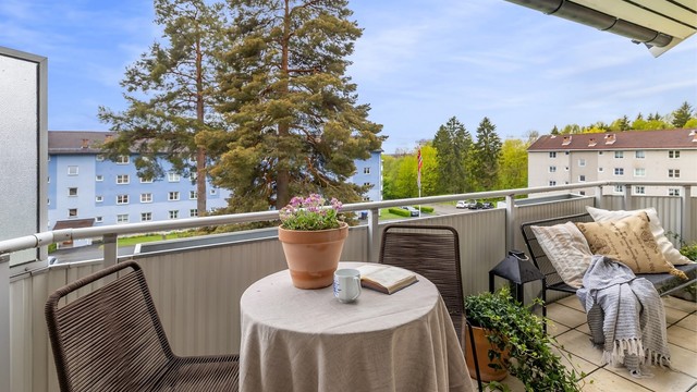 Her er det god plass til utemøblement som både sittegruppe og grill - det er tillatt med el- og eller gassgrill