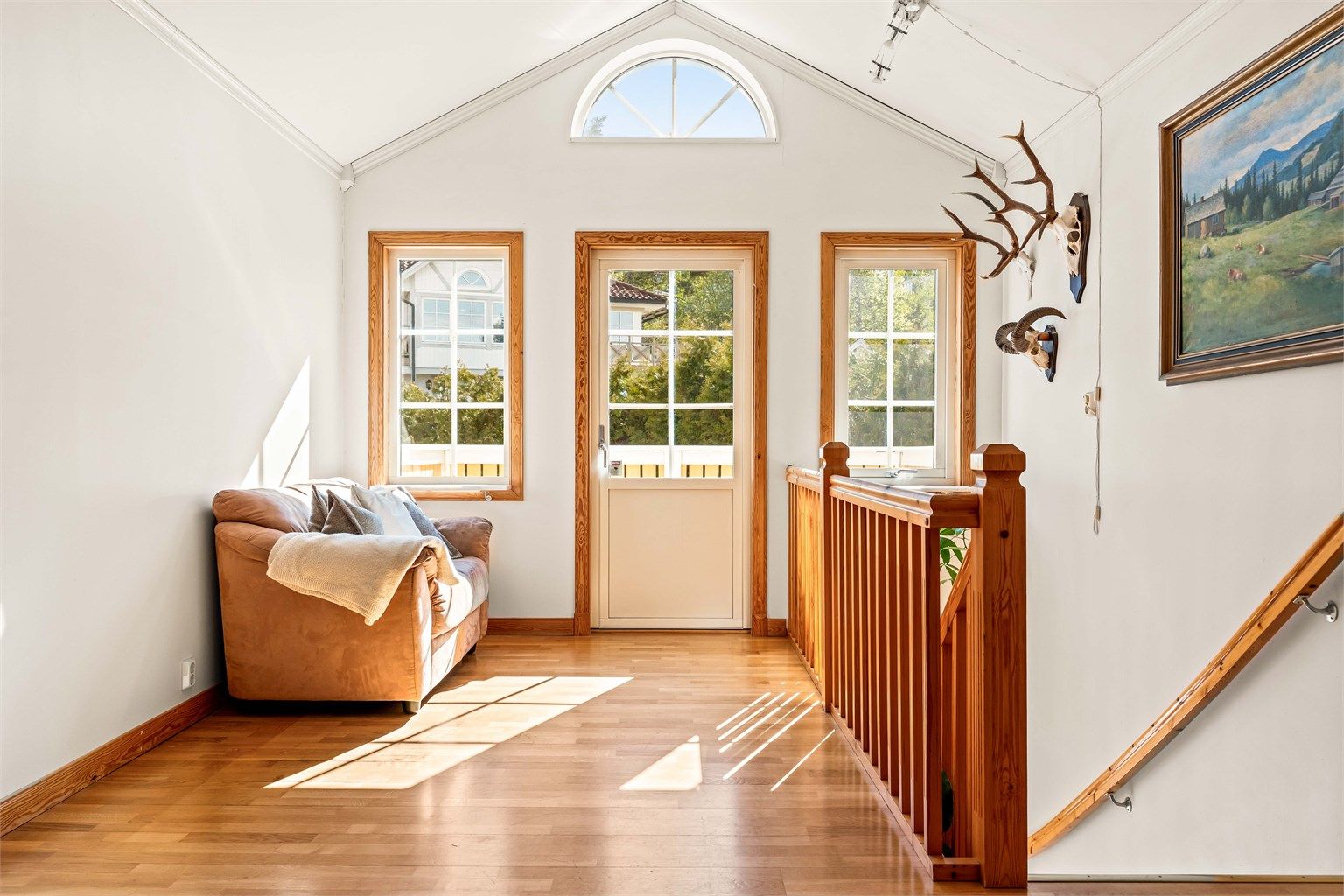 Fra loftstuen er det utgang til en veranda på 5 m².
