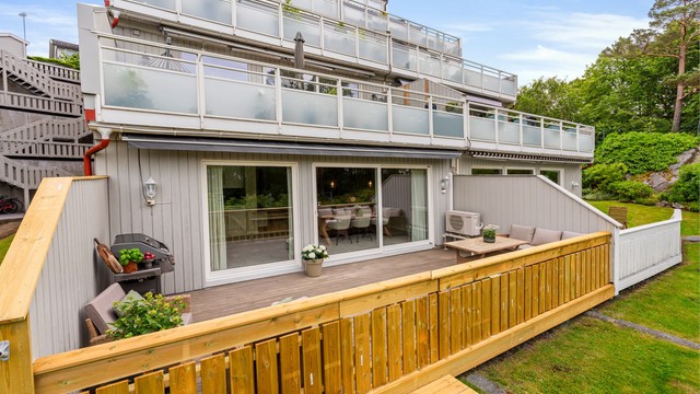 Her bor du solrikt, usjenert og får en enkel hverdag i en leilighet på hele 105 kvm + Terrasse på 24 kvm!