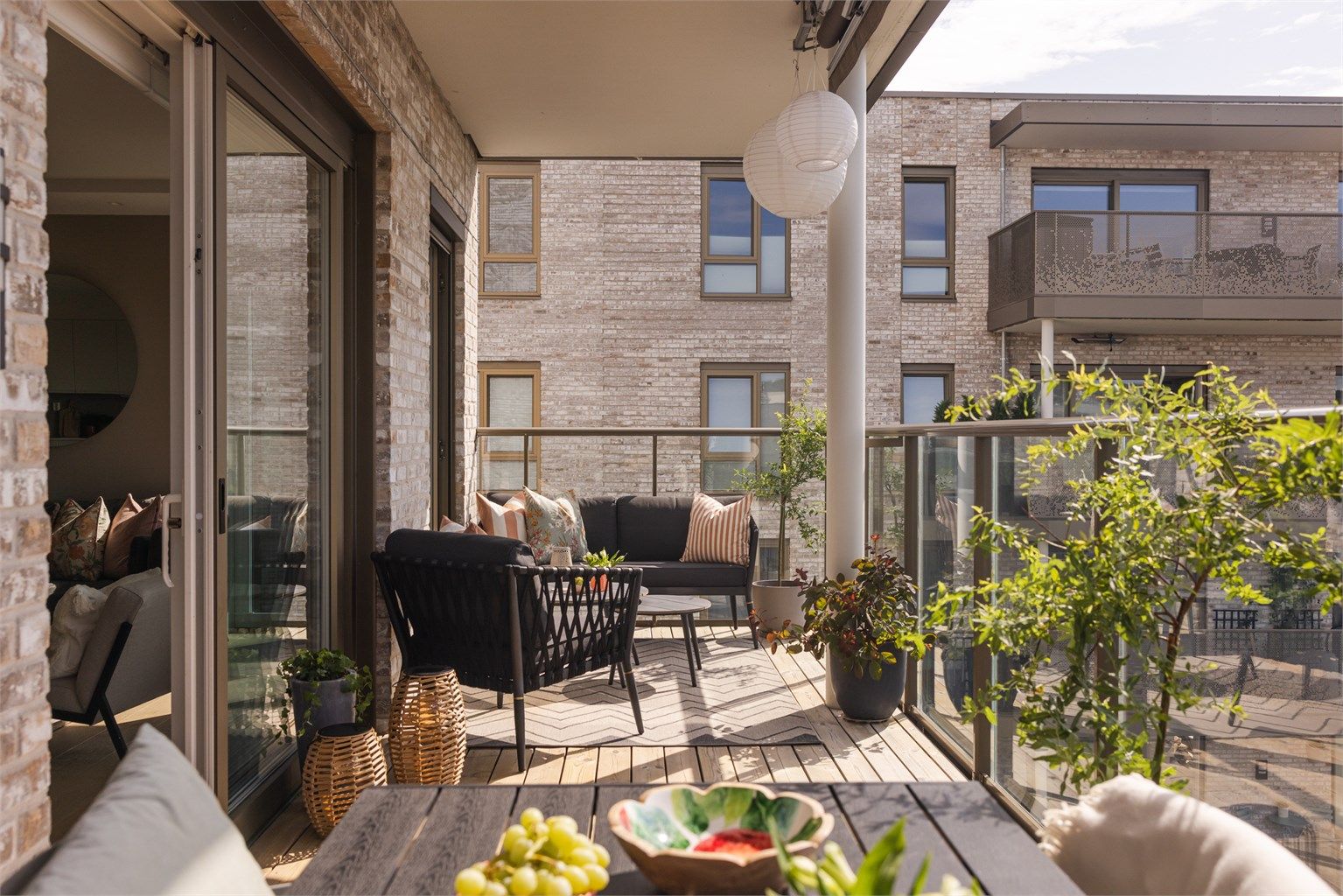 Dette er en flott og moderne 4-roms leilighet med sentral og attraktiv beliggenhet på Lillo gård.