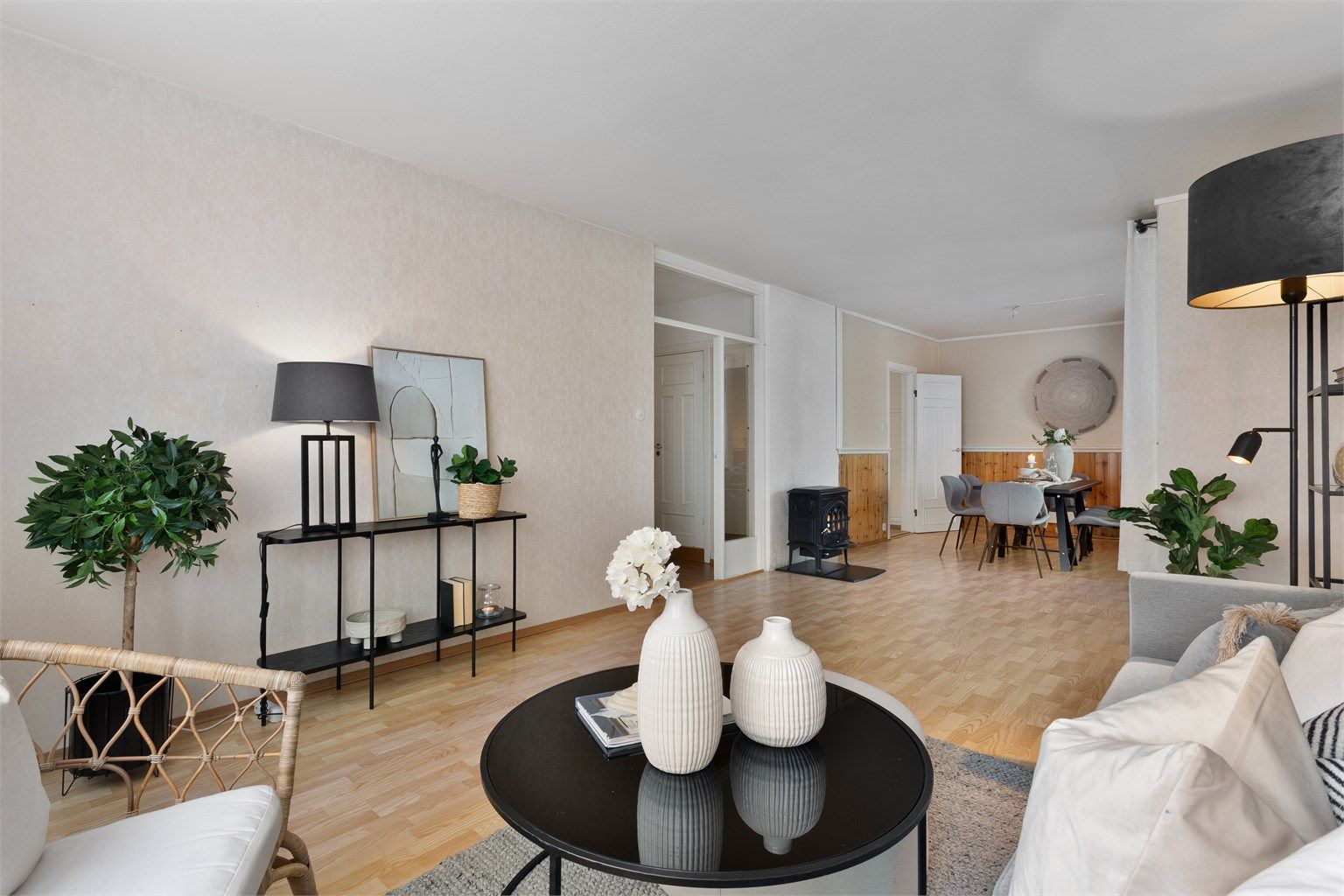 Leiligheten har vedovn