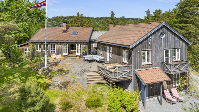 Velkommen til vakre Postkjærveien 8!