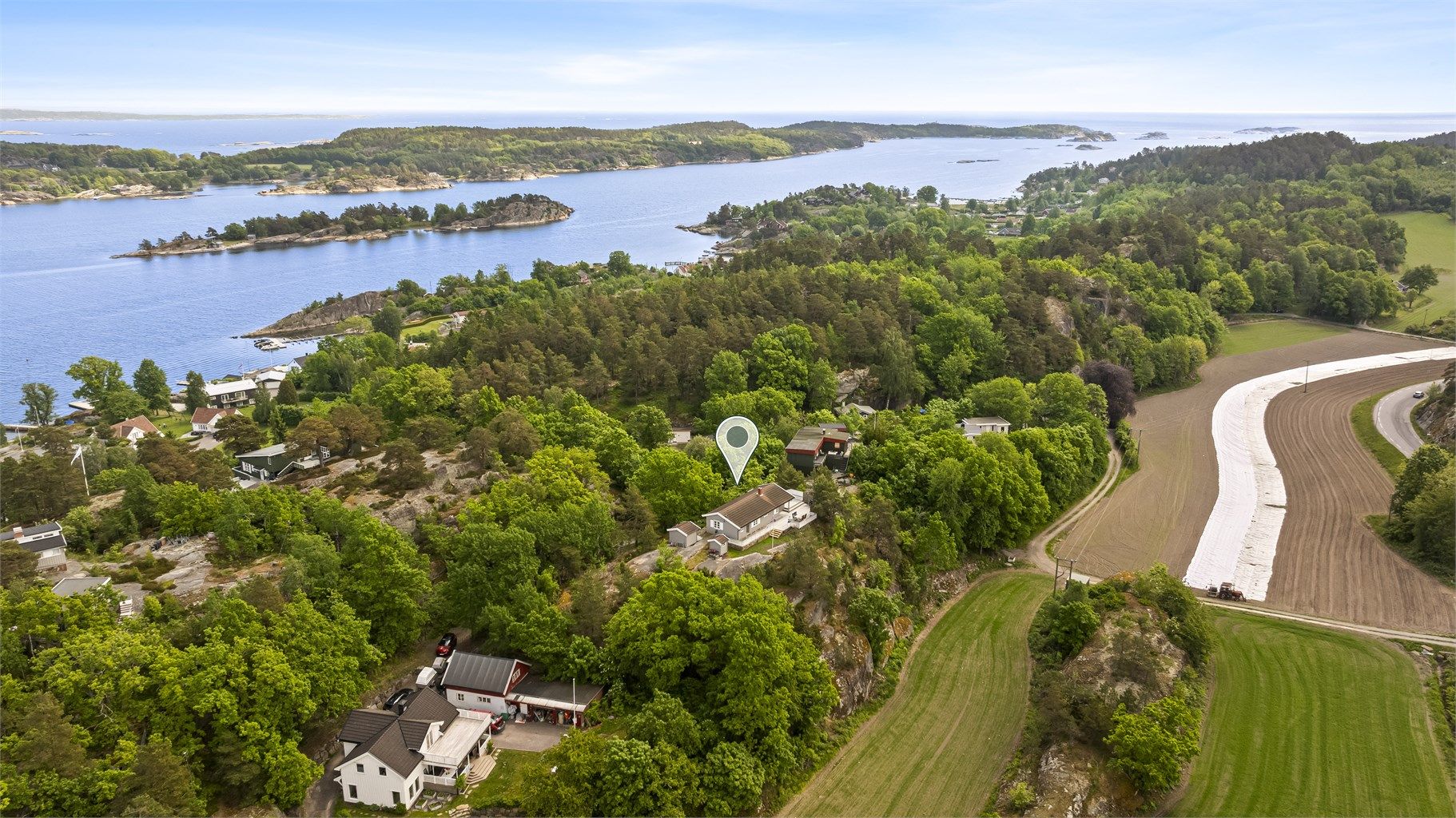 Området et lite sommerparadis for både store og små. Meget barnevennlig med lite trafikk og flotte tur -og rekreasjonsområder i umiddelbar nærhet. For ungdommen er det greit å vite at Vøra badestrand og Langeby ligger i sykkelavstand.
