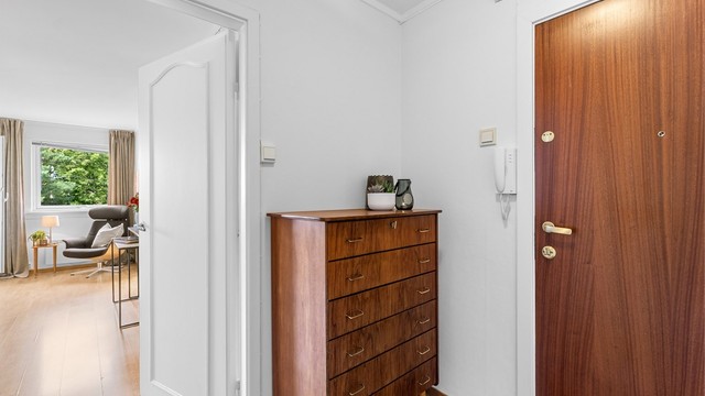 Entrè med plass til garderobeskap. Det medfølger 1 bod i felles underetasje. I tillegg er det felles sykkelbod