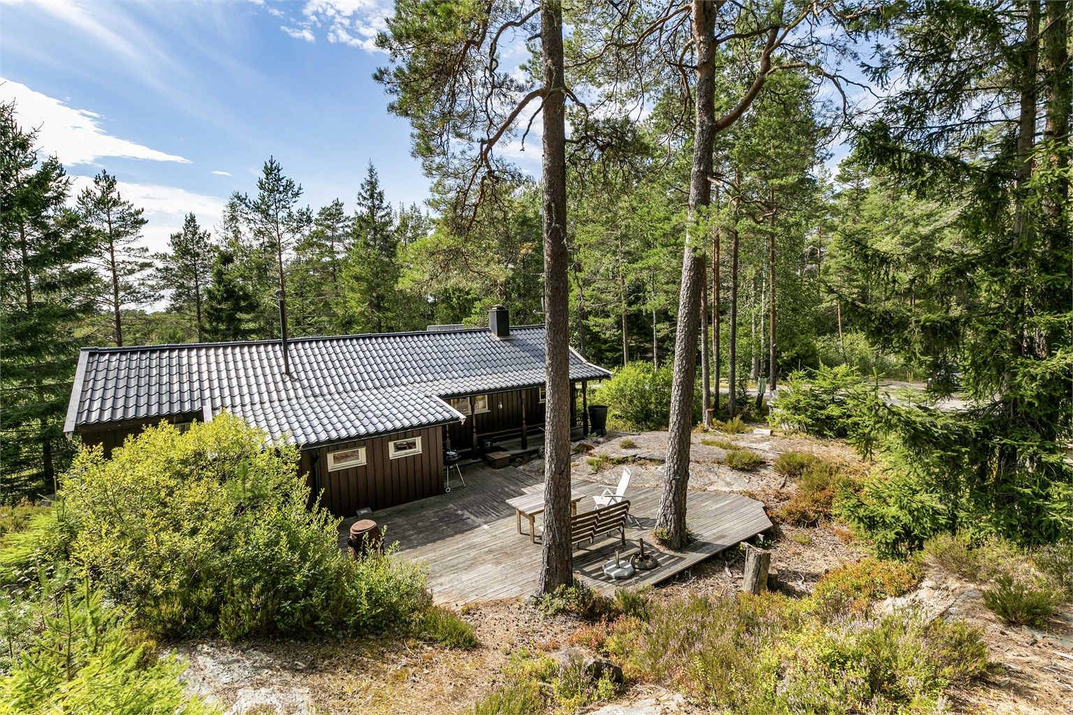 Utbedring må påregnes av blant annet tilbyggets takkonstruksjon som er gitt TG 3 for vesentlige deformasjoner og skjevheter.