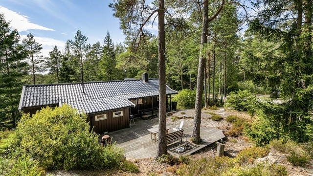 Utbedring må påregnes av blant annet tilbyggets takkonstruksjon som er gitt TG 3 for vesentlige deformasjoner og skjevheter.