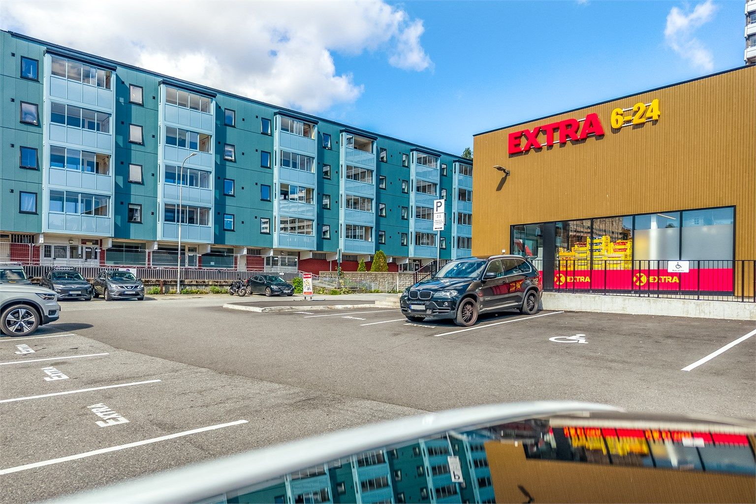 Kun et par minutters gange til nærmeste dagligvarebutikk, Coop Extra.