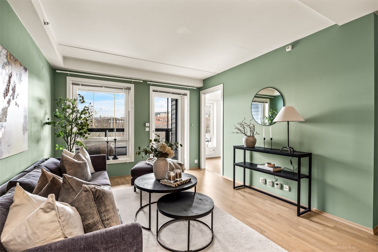 Leiligheten har en gjennomgående god standard og er godt vedlikeholdt.