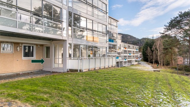 - Fasade. Her har du også mulighet til å åpne opp helt ut til arealet foran blokken -