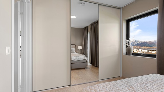 Som resten av leiligheten har soverommene mekanisk balansert ventilasjon for et sunt inneklima