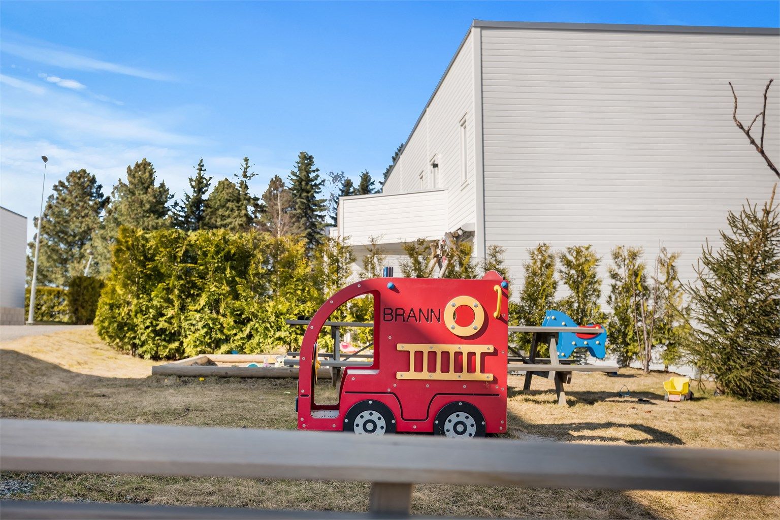 Nabolaget er vurdert som "Veldig trygt" og er spesielt anbefalt for familier med barn.