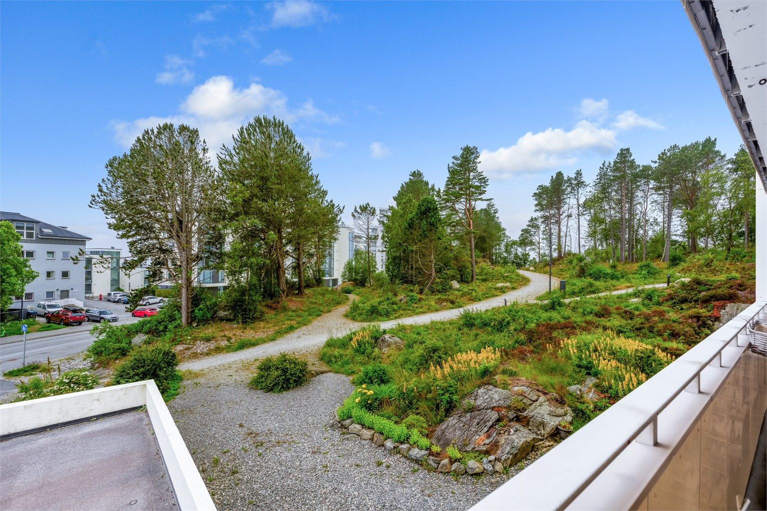 Rett utenfor døren finner du flotte turområder og grøntarealer på Volsdalsberga.