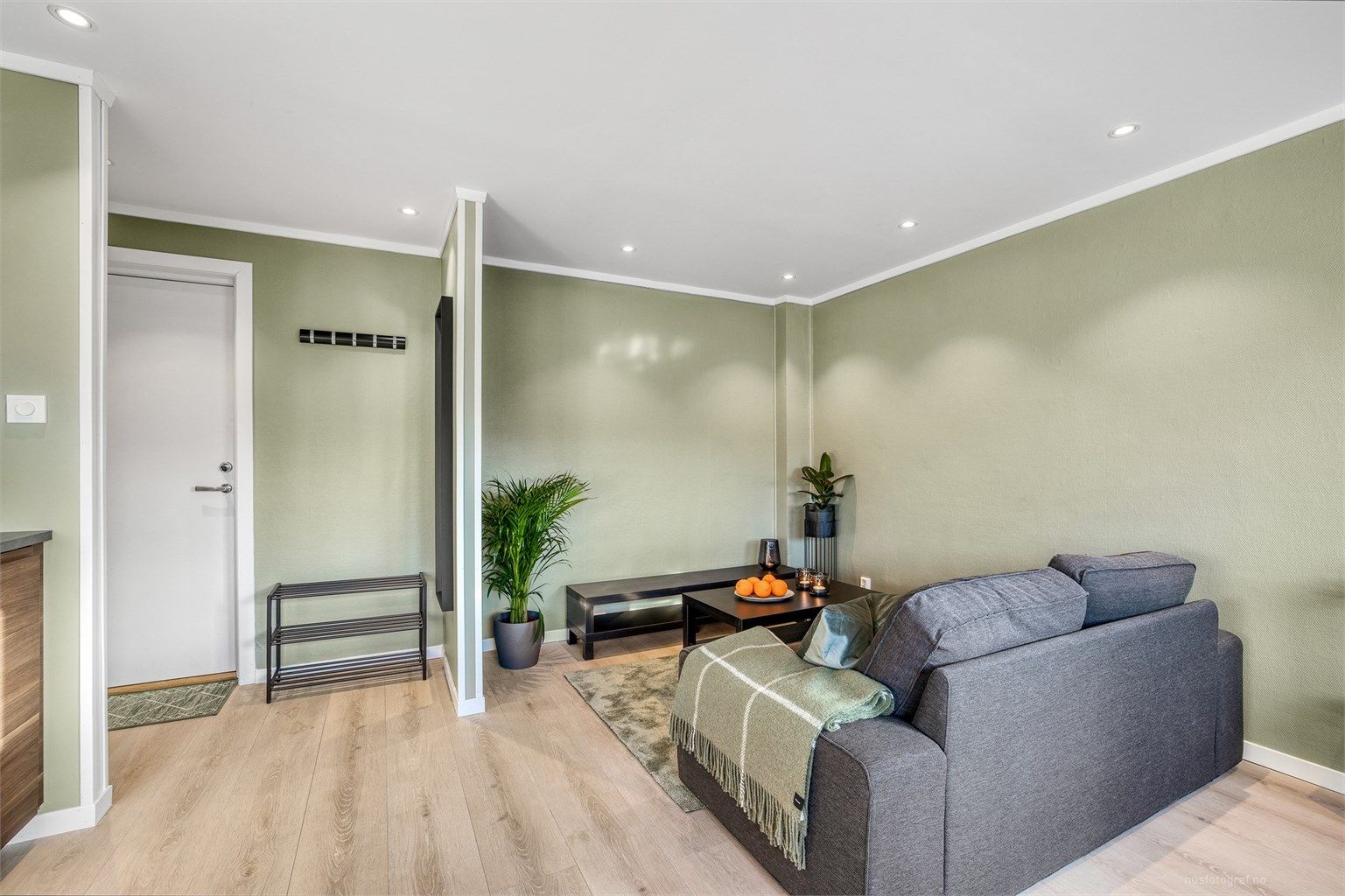 Vi anfører at bilder i annonsen/salgsoppgaven er fra tidligere salg av boligen (fra år 2022).