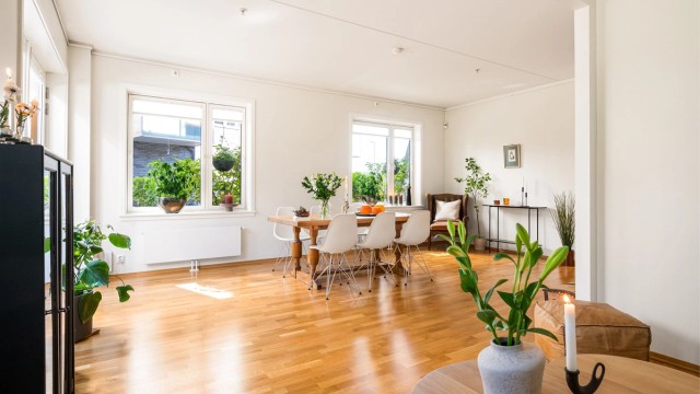 Leiligheten ligger sentralt med kort vei til sjø, by- og kulturliv.