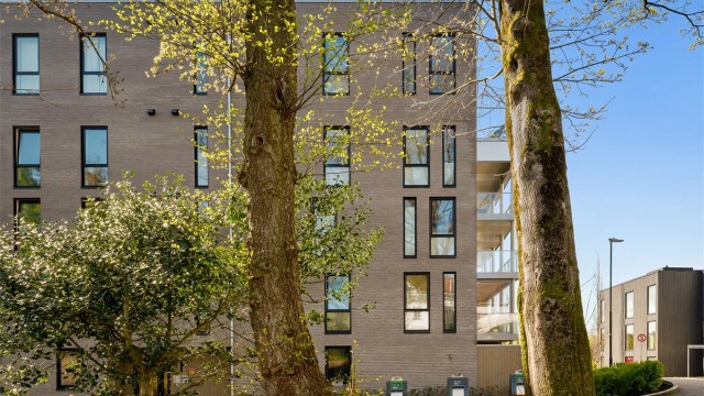 Velkommen til Ragbakken 2F - en fantastisk leilighet i nyere boligblokk med gjennomgående høy standard.