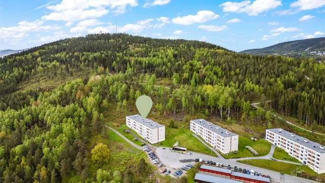 Boligblokken har en god internbeliggenhet, helt i enden av feltet.
Foto: Knipzet AS - Emmy af Geijerstam