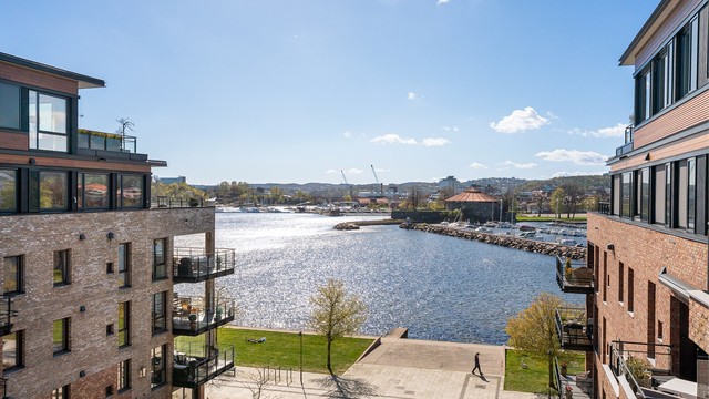 Her kan du lene deg tilbake og hvile øynene på sjarmerende båttrafikk om sommeren.