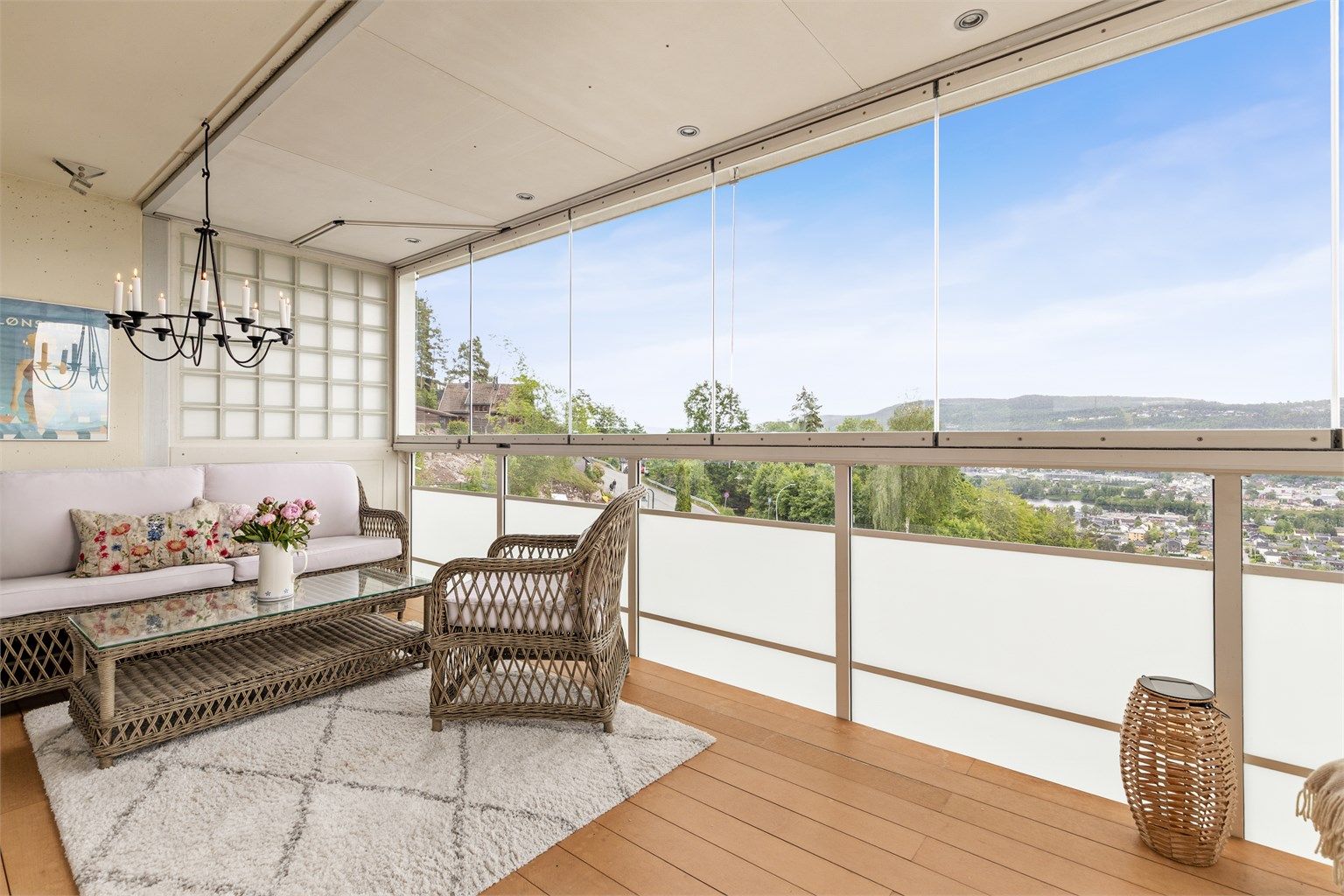 Pen 4-roms eierleilighet beliggende i 2. etasje