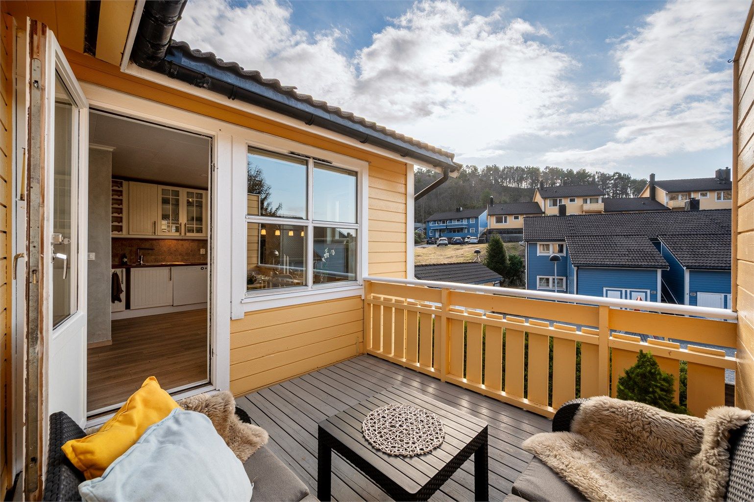 Lun og solrik balkong mot sydvest på ca. 8 kvm