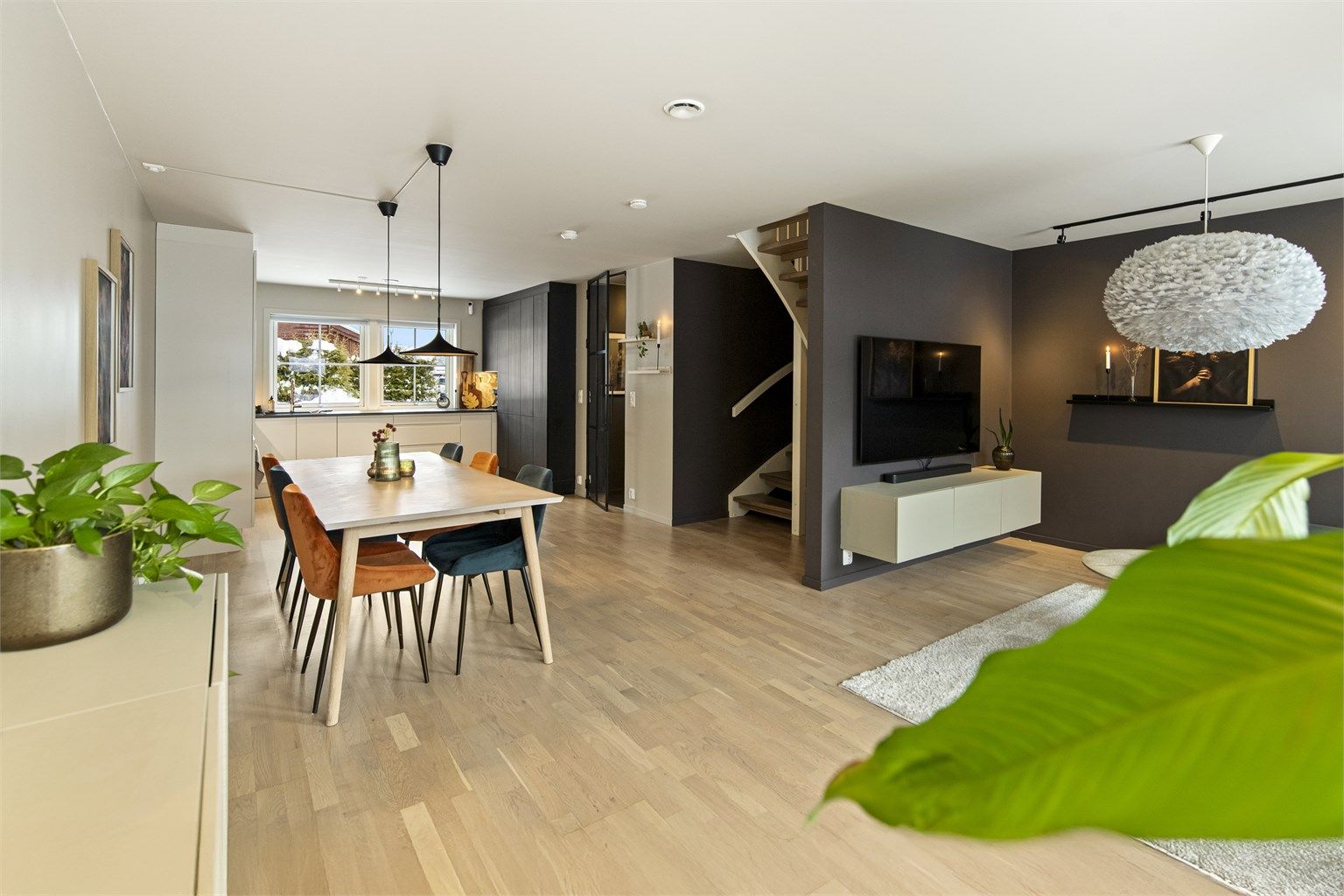 Helgerødsletta 6 ble oppført i 2018 som et hjem der hverdagen skulle flyte lett og familien få rom til å vokse