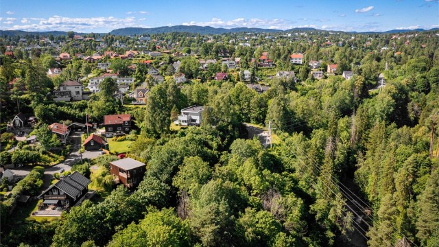 Området består hovedsakelig av villa- og småhusbebyggelse.